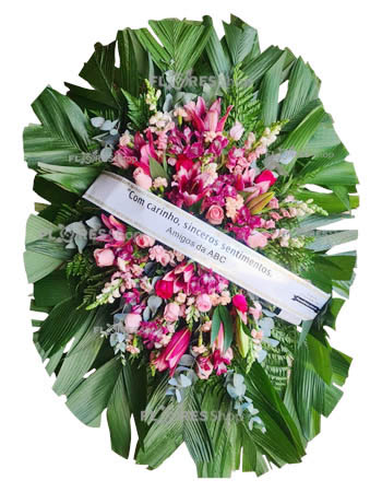 Coroa para velório com flores cor de rosa